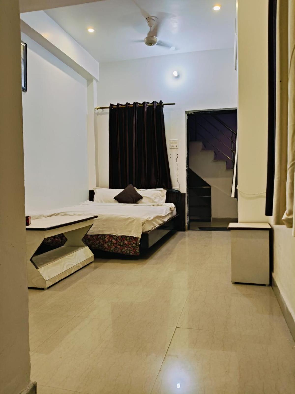 Hotel Nirvana Rooftop Pushkar Exterior photo